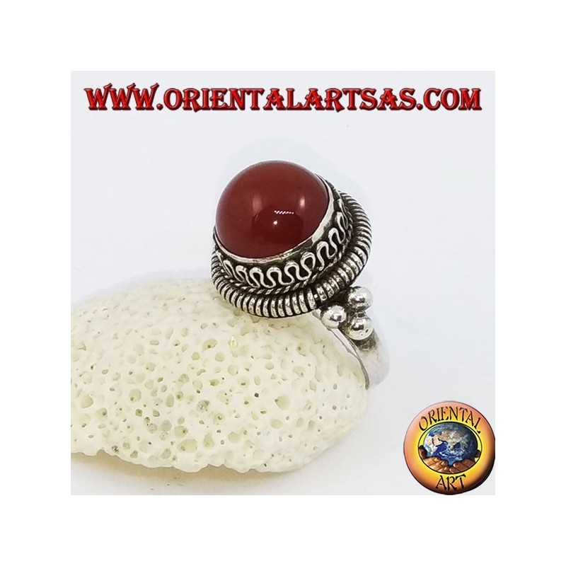 Silver ring with raised round carnelian and stripes and continuous serpentine on the sides (17)