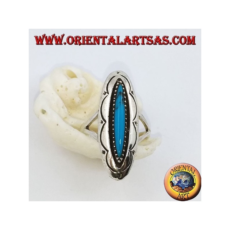 Anillo alargado ovalado de plata con turquesa lanzadera y decoraciones grabadas