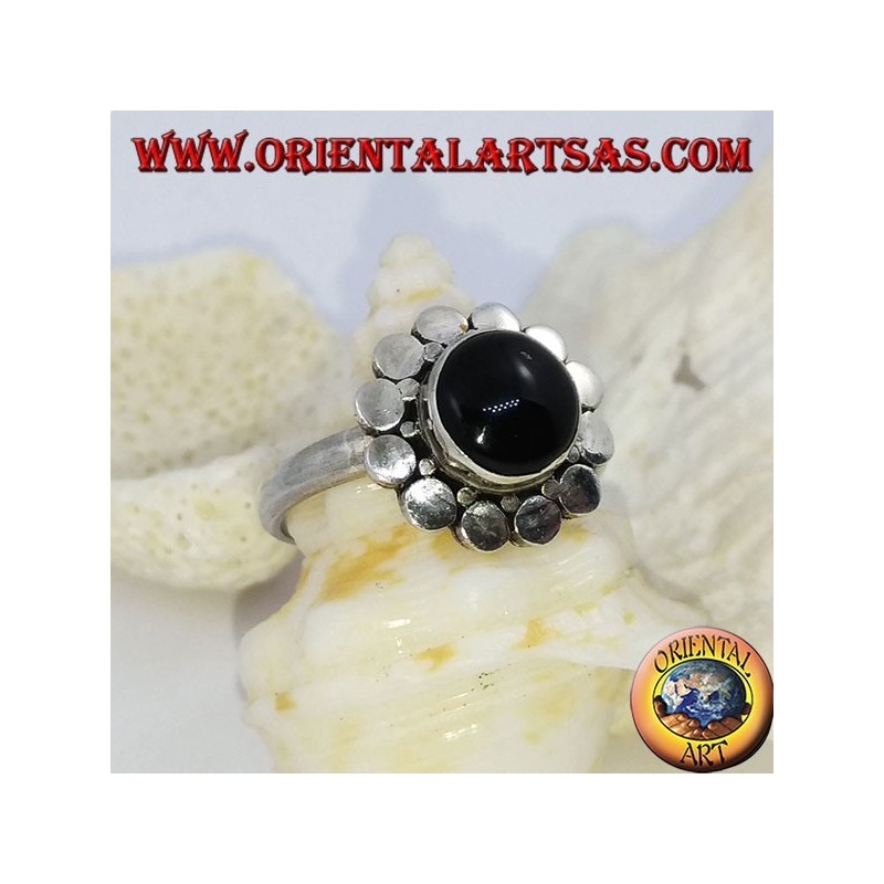 Silberner Gänseblümchenplattenring mit rundem Cabochon-Onyx