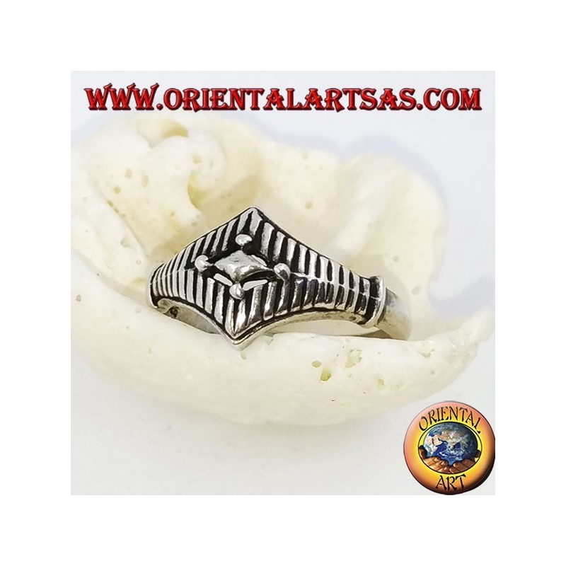 Bague en argent avec losanges superposés et gravures à rayures