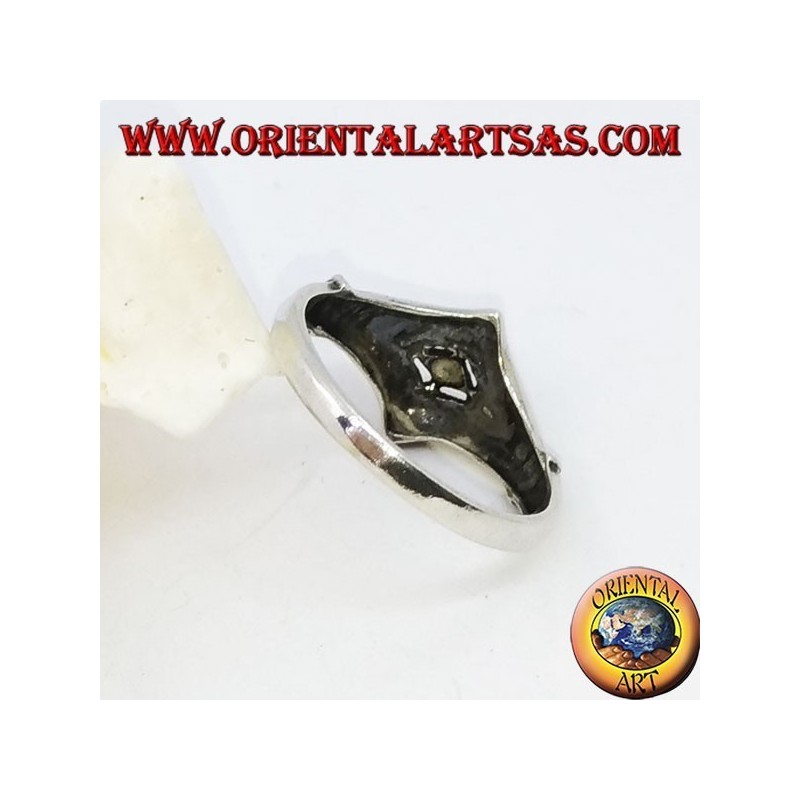 Silver ring with overlapping rhombuses and striped engravings