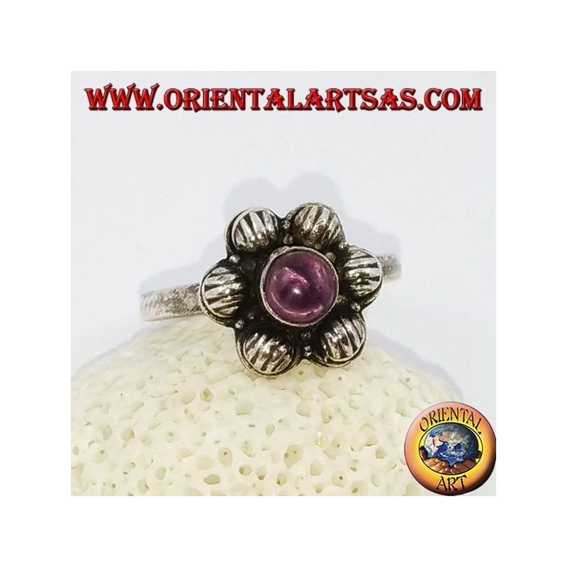 Silberblumenring mit 6 Blütenblättern und rundem Cabochon-Amethyst