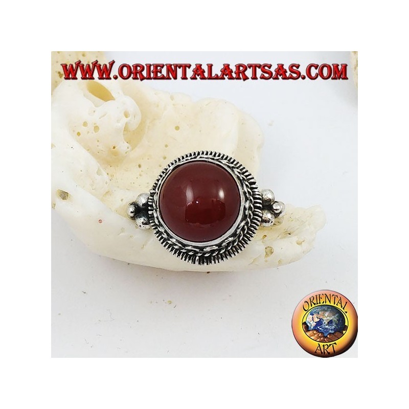 Silver ring with raised round carnelian and stripes and continuous serpentine on the sides (20)