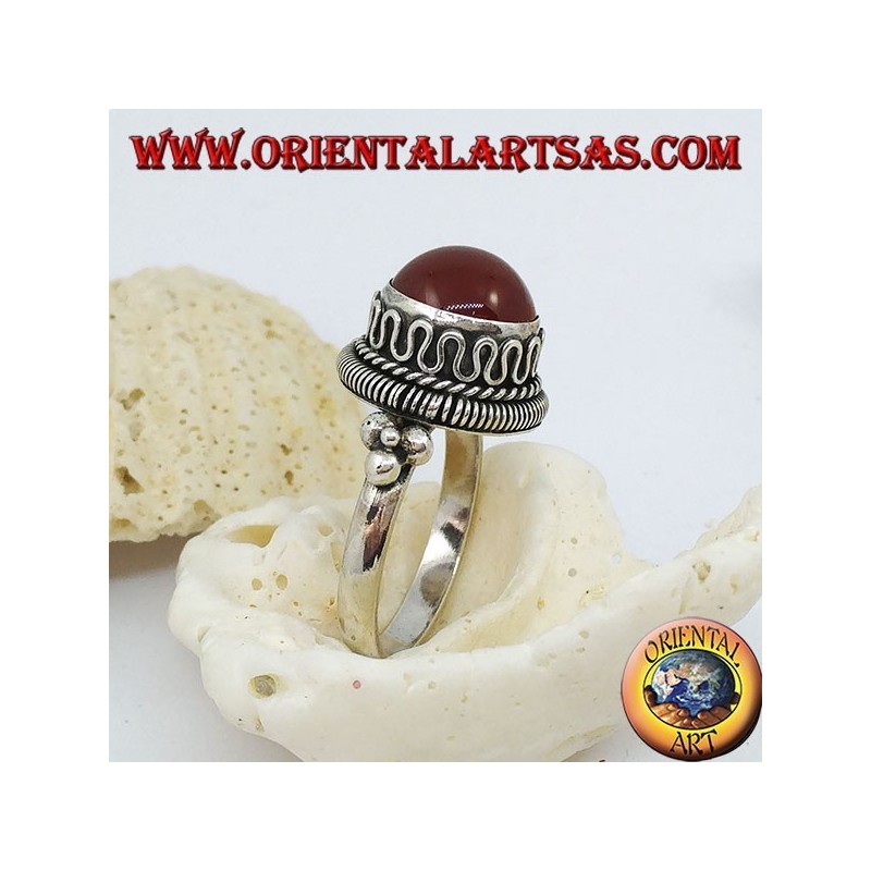 Silver ring with raised round carnelian and stripes and continuous serpentine on the sides (20)