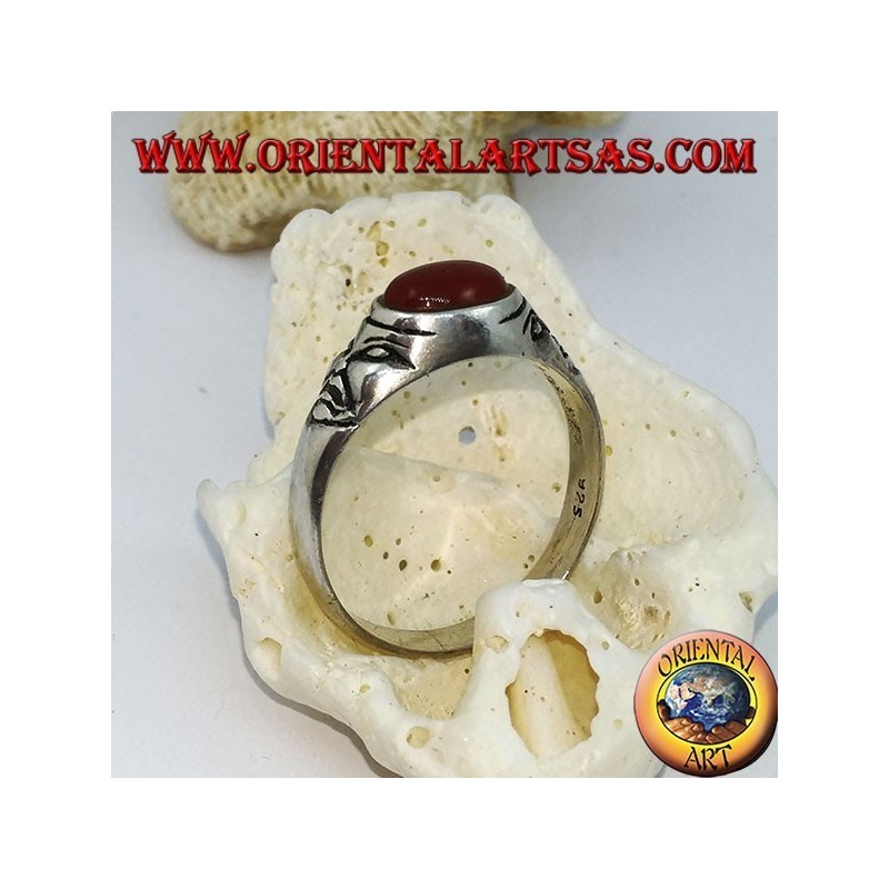 Bague en argent avec cornaline ovale horizontale et masques de tragédie sur les côtés
