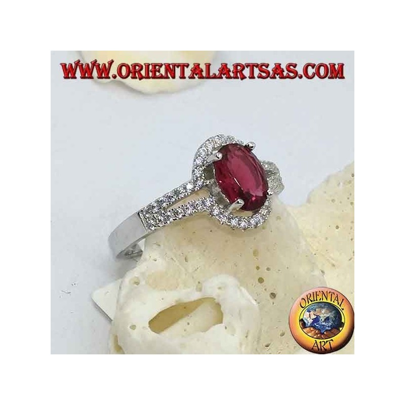Bague en argent avec rubis synthétique ovale sertie d'une rangée de zircons cubiques doubles