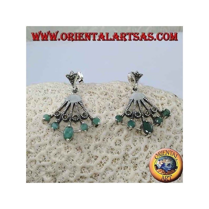 Orecchini in argento pendenti a ventaglio con 5 smeraldi ovali naturali sulle punte alternati da marcasite