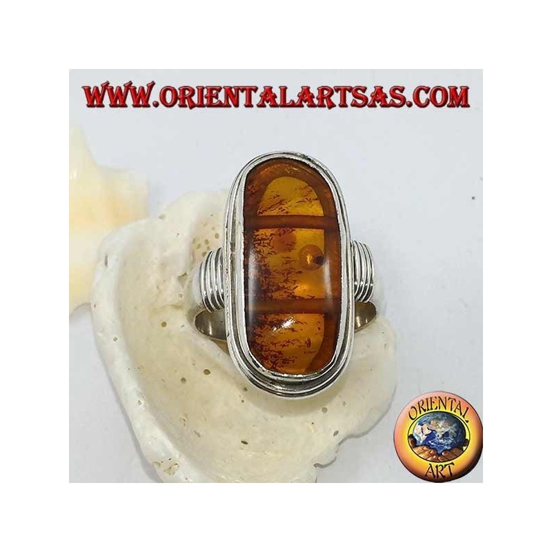 Anello in argento con ambra naturale ovale di origine antica tibetana e montatura a righe