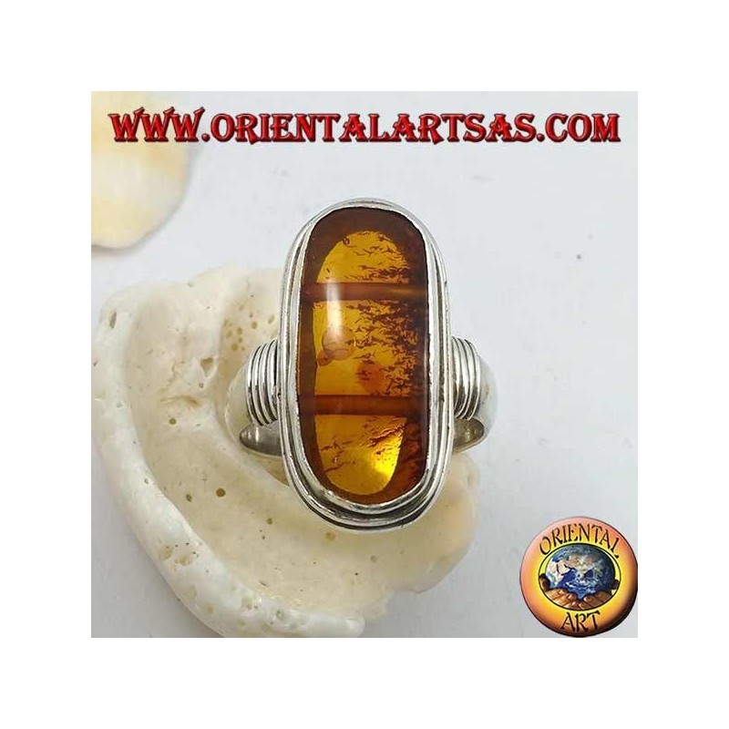 Anello in argento con ambra naturale ovale di origine antica tibetana e montatura a righe