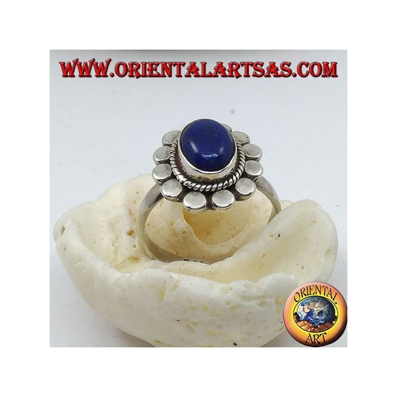 Anello in argento a margherita con lapislazzulo ovale a cabochon e dischetti a petali