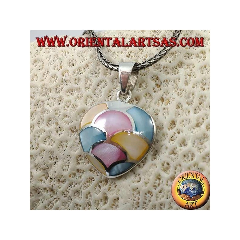 Colgante de plata en forma de corazón con mosaico de nácar coloreado en semicírculos