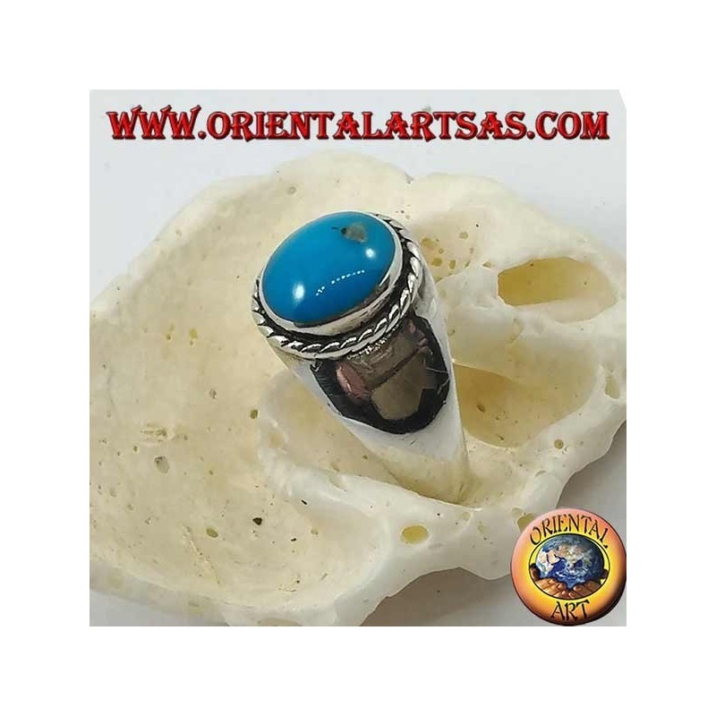 Bague en argent avec un cabochon ovale turquoise entouré d'une tresse