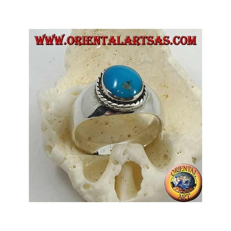 Bague en argent avec un cabochon ovale turquoise entouré d'une tresse