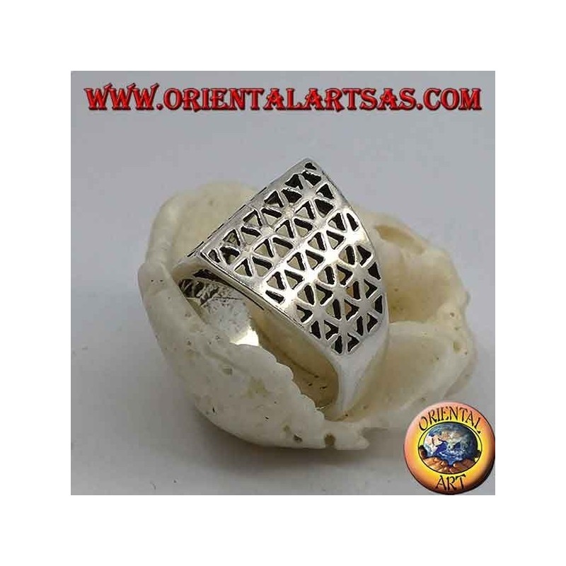 Silver ring with a pointed band in the center with openwork trinagoli decoration