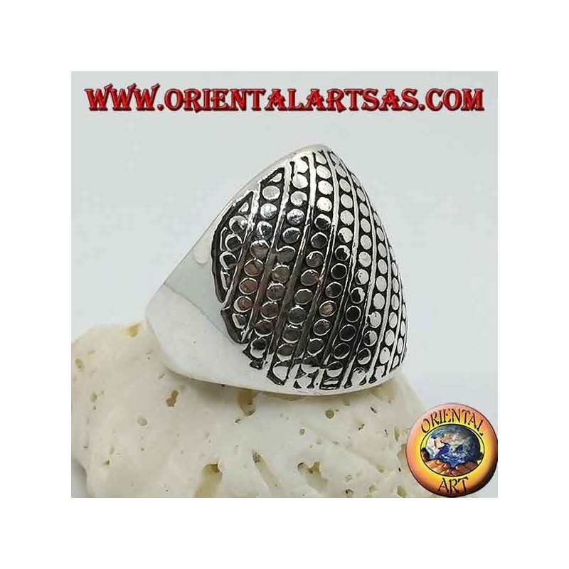 Bague en argent avec une bande arrondie avec décoration de disquette et lignes obliques