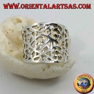 Bague en argent à bande concave à décor floral perforé dense