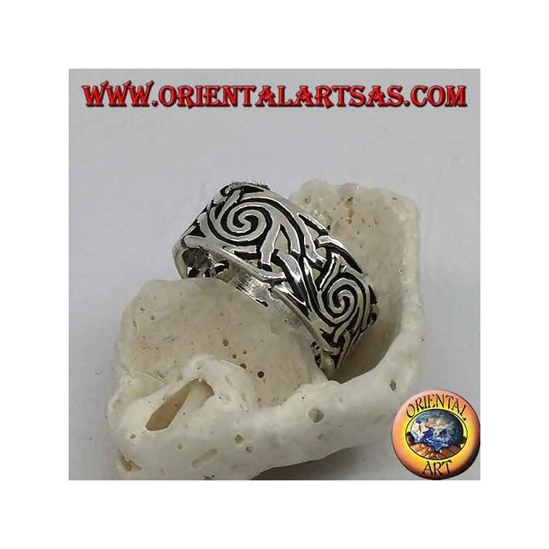 Anello in argento a fascia traforato con decorazioni a spirali intrecciate