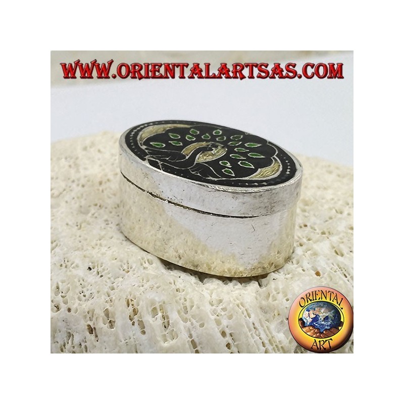 Boîte ellipsoïde en argent ciselée et émaillée au feu avec paon (vert)
