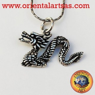 Pendentif en argent 925 représentant le dragon chinois, emblème de sagesse et de prospérité.
