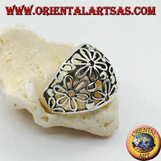 Silver ring with a rounded openwork band with sunflowers