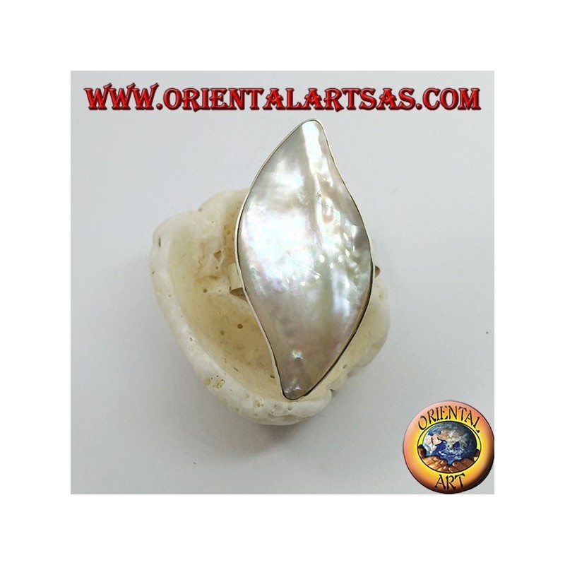 Anillo de plata con nácar sinuoso ajustable ovalado (tamaño libre)
