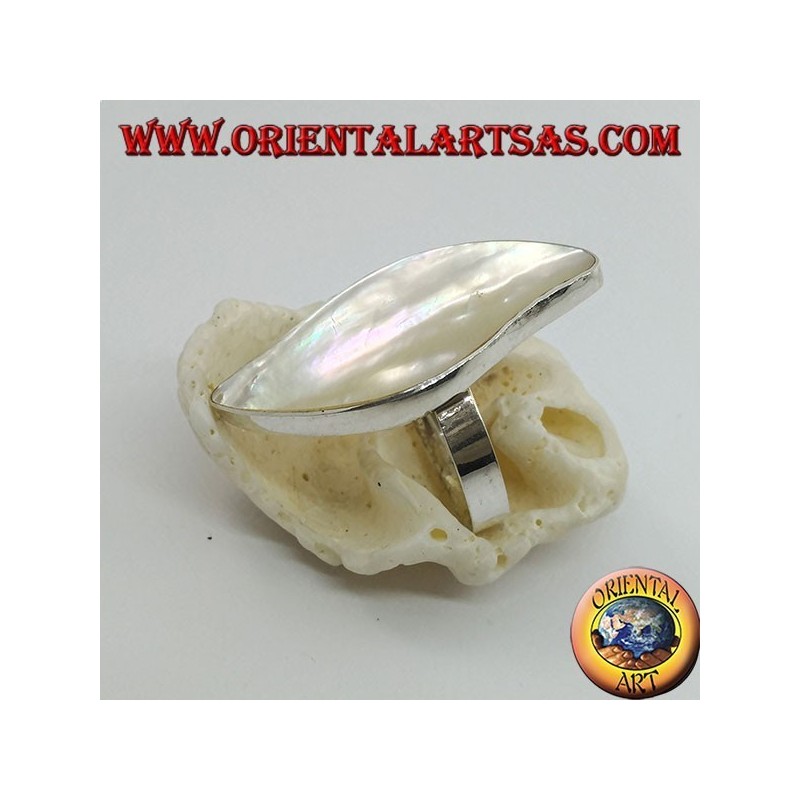 Anillo de plata con nácar sinuoso ajustable ovalado (tamaño libre)