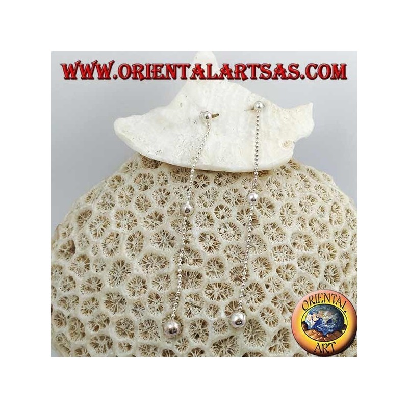 Silberne Schmetterlingsohrringe mit kleiner Kette und drei 7 cm großen Kugeln