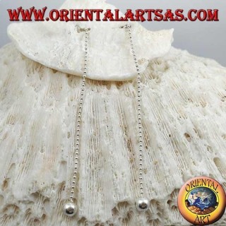 Pendientes de mariposa de plata con cadena pequeña y bola final grande de 7 cm.