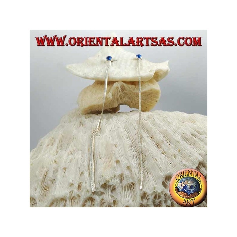 Orecchini in argento a farfalla con zircone blu incastonato a lobo e catenina stile snake da 9 cm