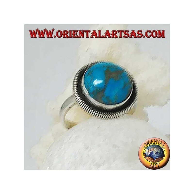 Bague en argent avec un cabochon rond turquoise entouré d'une rangée de disques (16)