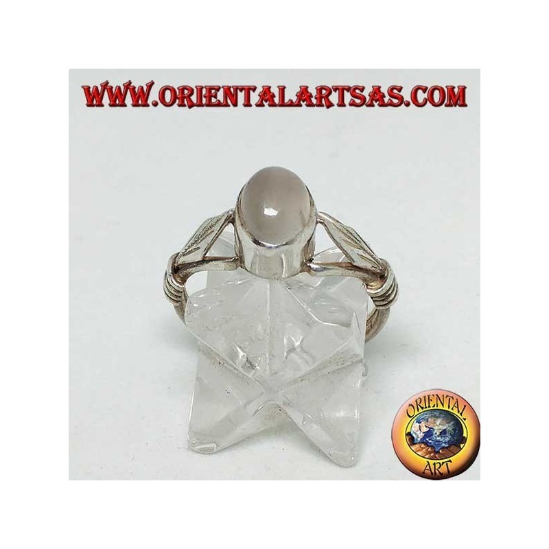 Anillo de plata con piedra lunar ovalada y hoja romboidal con discos a los lados