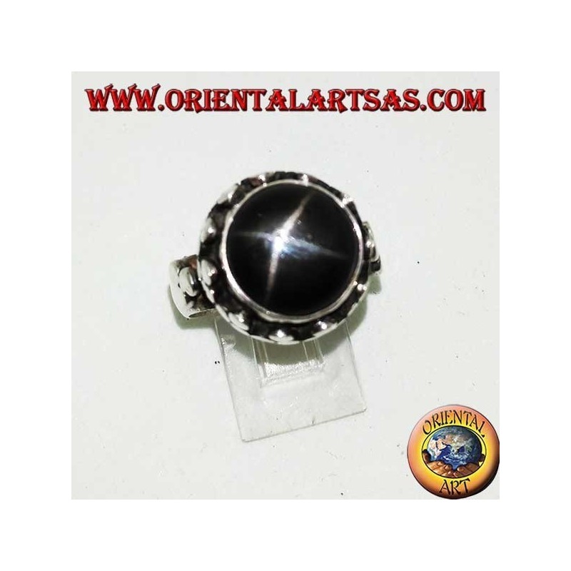 Anello in argento con Black Star sopraelevata  contornata da trifogli di dischetti