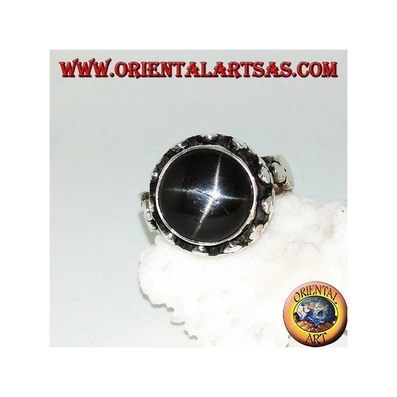 Bague en argent avec étoile noire en relief entourée de trèfles à disque