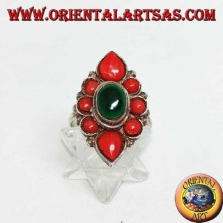 Anillo de plata con malaquita ovalada rodeada de coral natural de origen tibetano