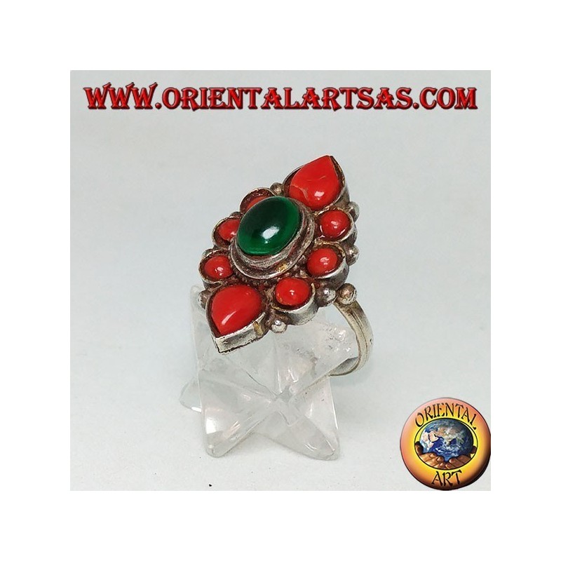 Anillo de plata con malaquita ovalada rodeada de coral natural de origen tibetano