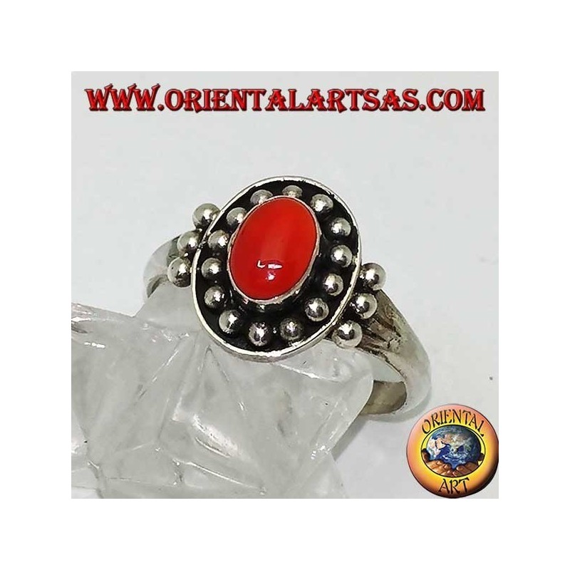 Anello in argento corniola ovale a cabochon su corona di palline in altorilievo