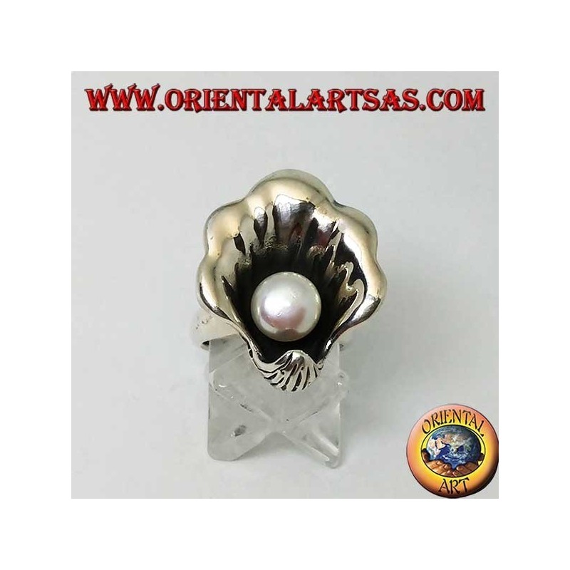Bague en argent avec perle naturelle dans le manteau d'huître