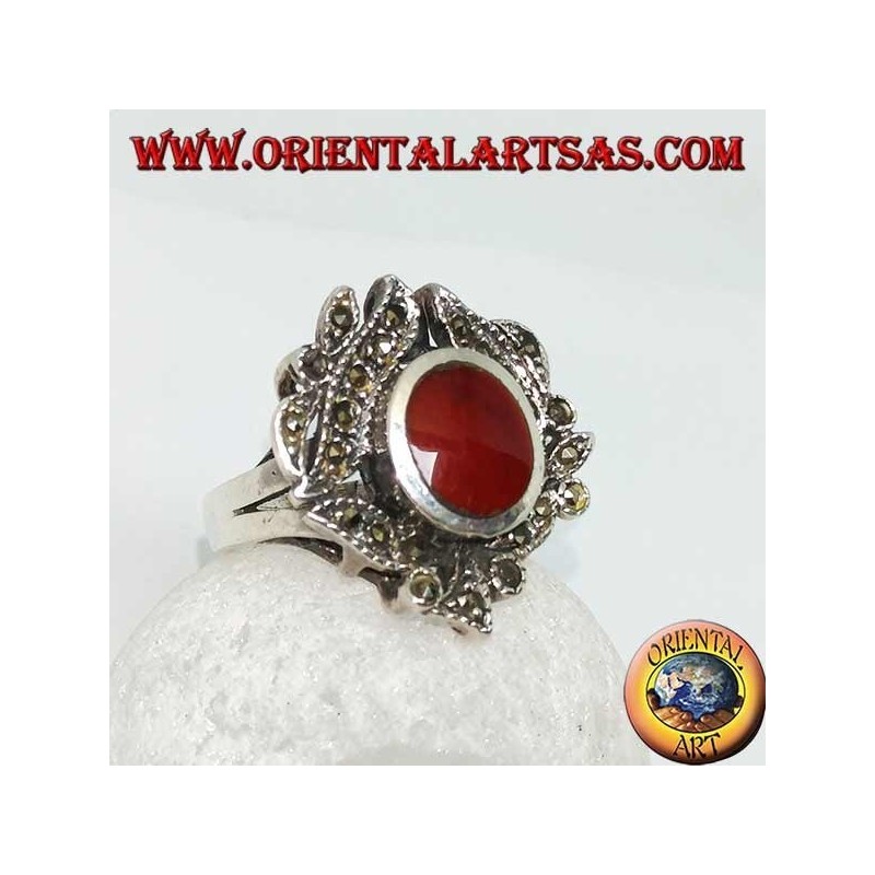 Anello in argento con corniola ovale contornato da foglie tempestate di marcassite