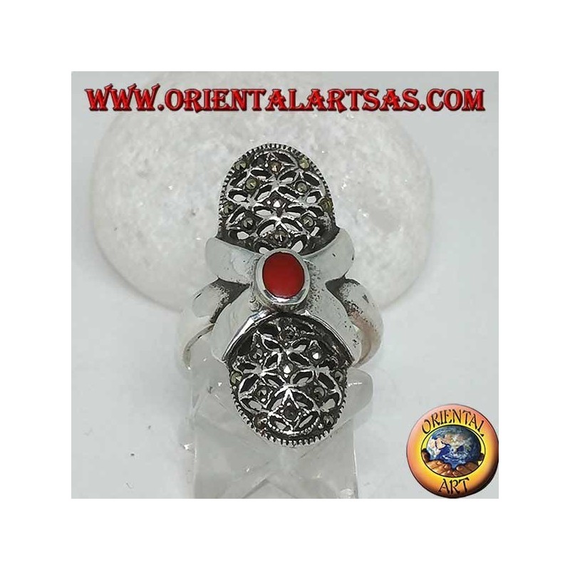 Bague en argent avec croix lisse en cornaline ovale et toile perforée ovale parsemée de marcassites