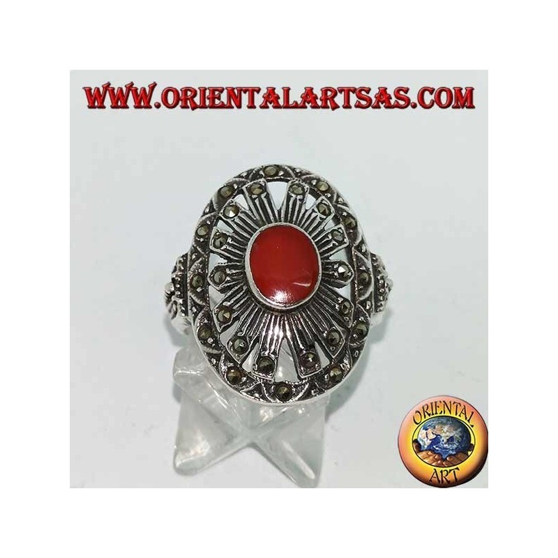 Anillo de plata con cornalina ovalada en un engaste de marcasita