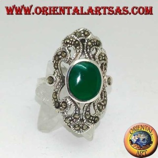 Anello in argento con agata verde ovale su montatura barocca traforata e tempestata di marcassiti