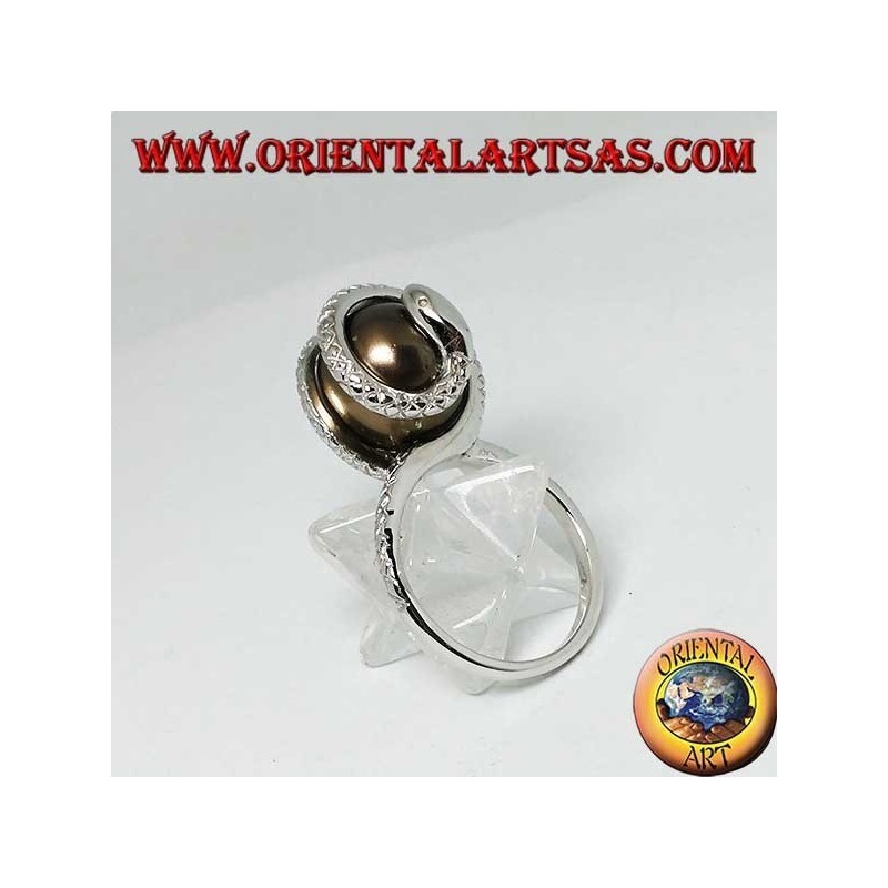 Bague en argent avec perle ovoïde grise enveloppée d'un serpent