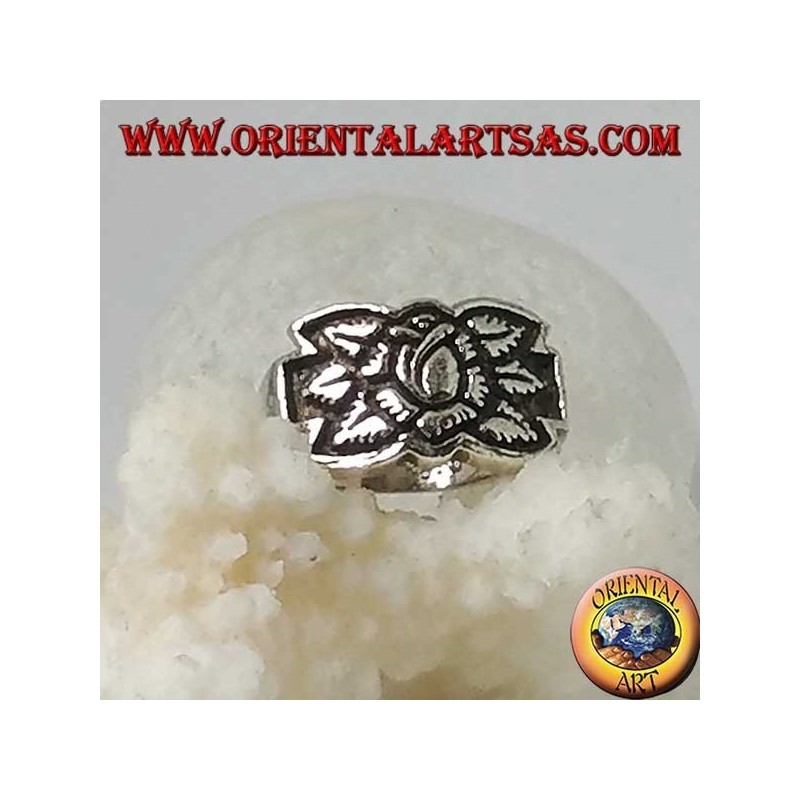 Silberring mit Lotusblume im Hochrelief