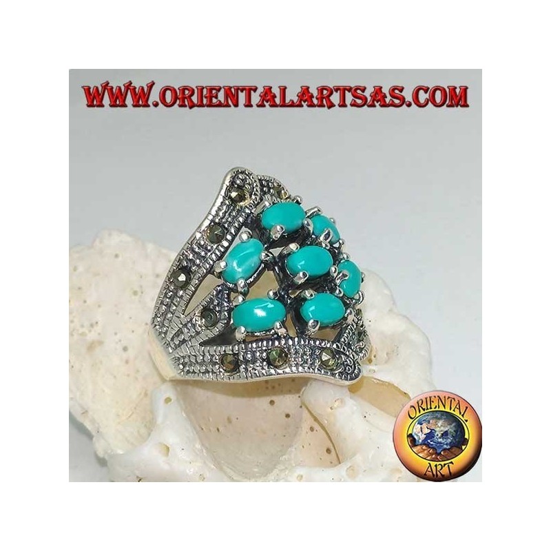 Anillo de plata con siete turquesas ovales y marcasita.