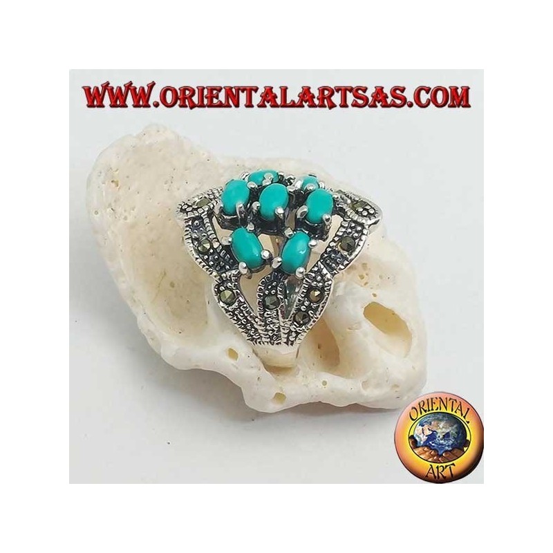 Anillo de plata con siete turquesas ovales y marcasita.