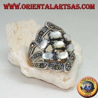 Bague en argent avec sept ovales en nacre et marcassite