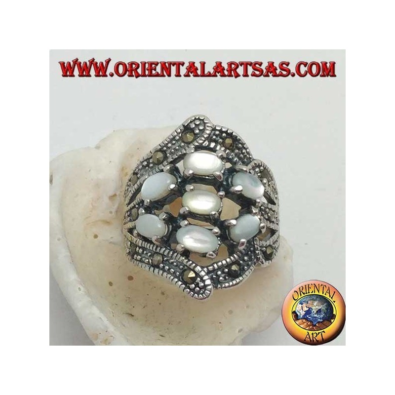 Bague en argent avec sept ovales en nacre et marcassite
