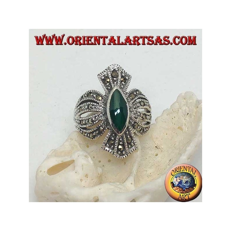 Anello in argento  a croce con agata verde a navetta e marcassiti