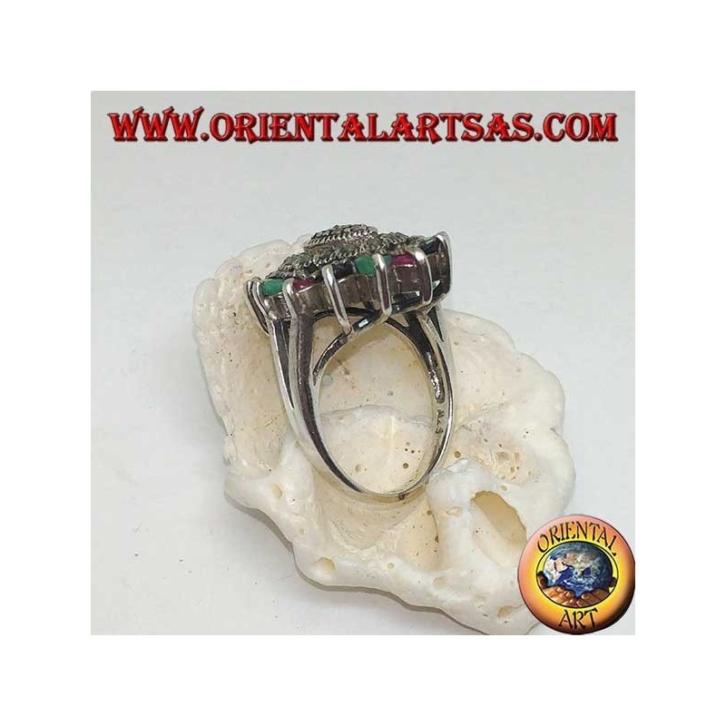 Anello in argento navetta su ovale con marcasite contornati da rubini,smeraldi e zaffiri tondi incastonati