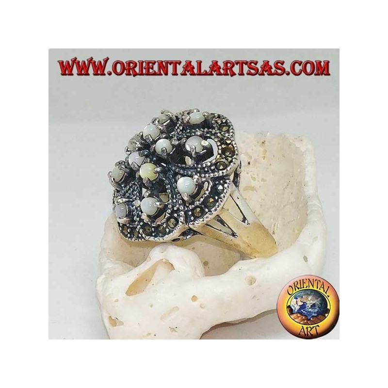 Anello in argento a doppia croce alternate traforato con madreperle tonde incastonate e marcassite